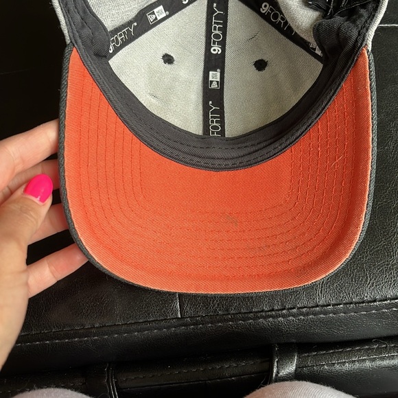 NEW ERA HARLEY-DAVIDSON snap back hat. GUC. 2-toned grey and orange. One size. - Picture 5 of 8